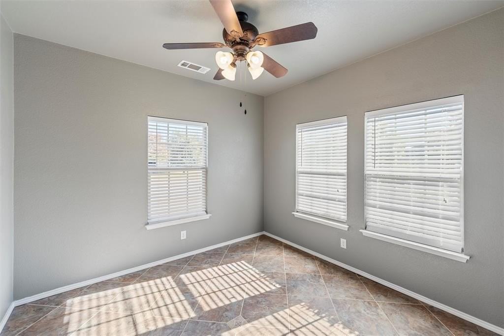 500 Braewick Dr - Photo 5 of 35