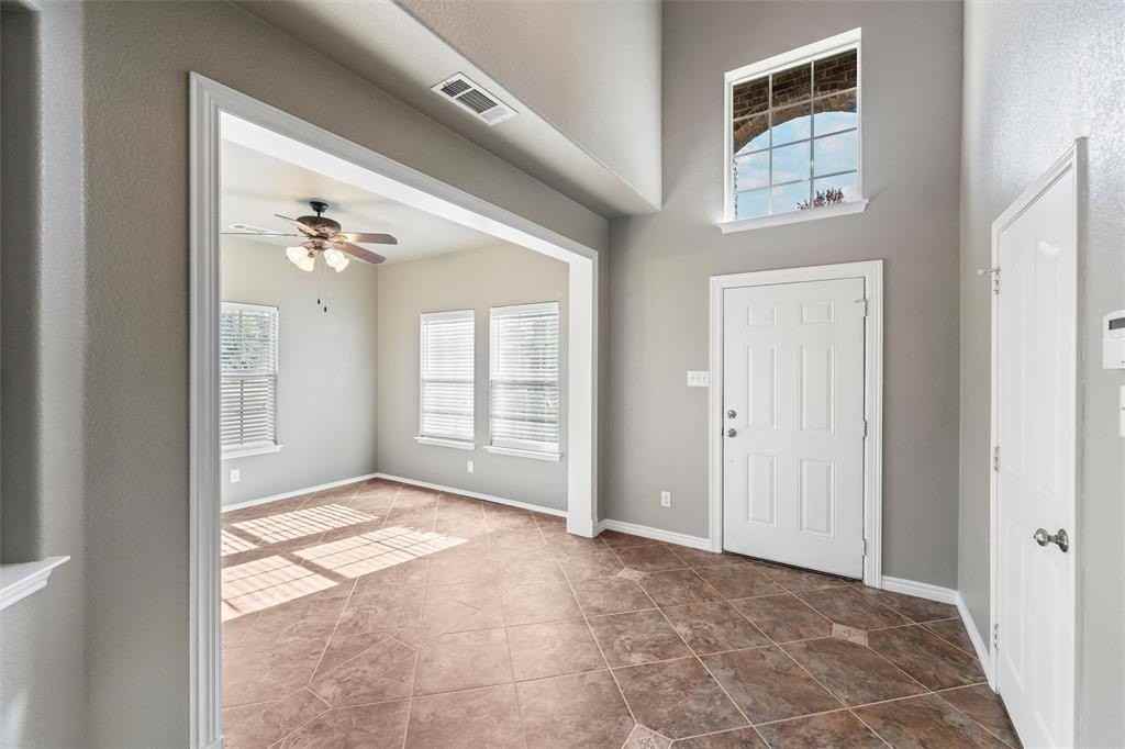 500 Braewick Dr - Photo 6 of 35