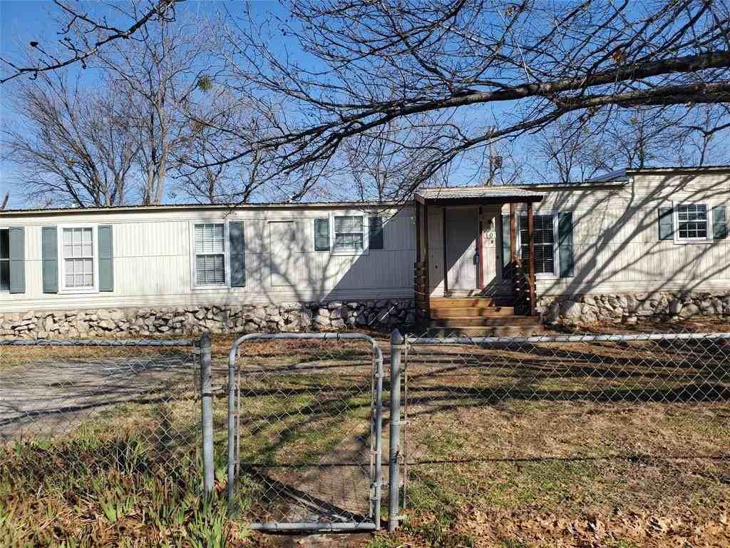 103 Hackberry Ln - Photo 2 of 9