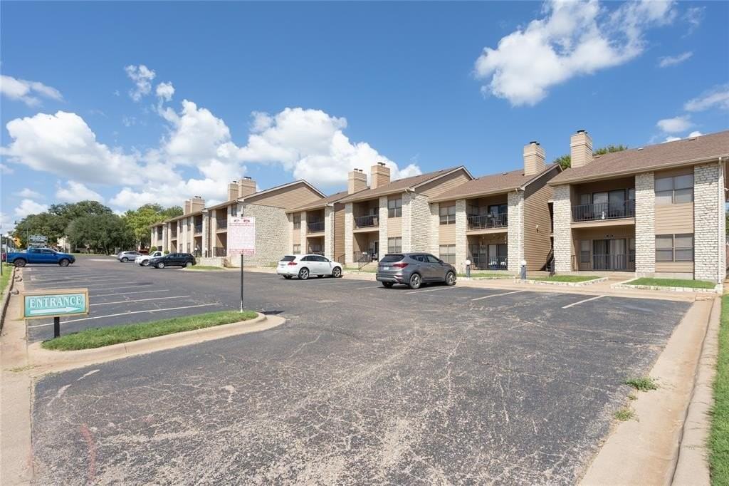 400 E Pearl St - Photo 4 of 25