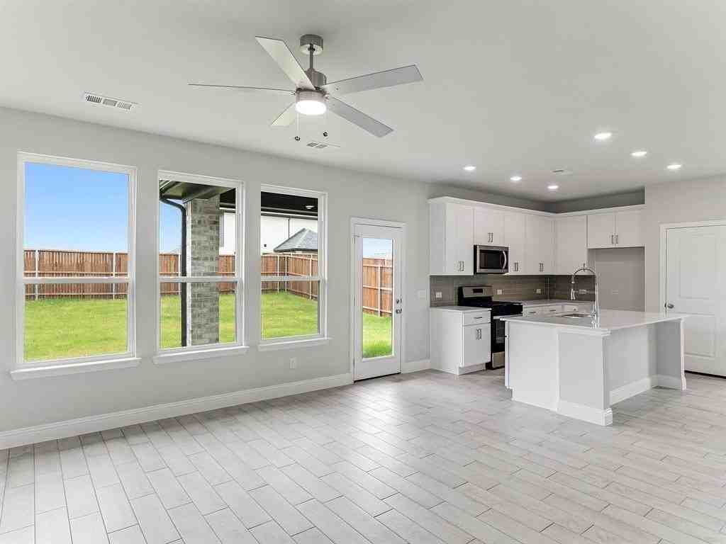 427 Magellan Rd - Photo 6 of 25