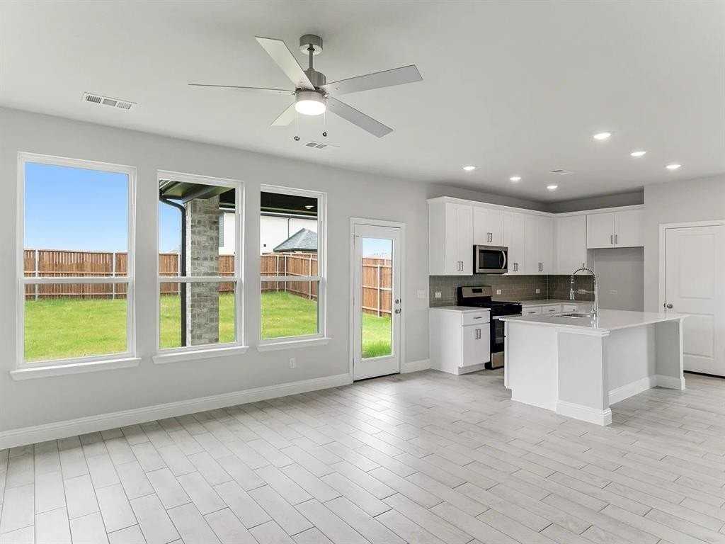 427 Magellan Rd - Photo 7 of 25