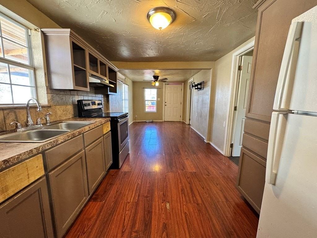 422 South Lincoln Avenue - Photo 3 of 12