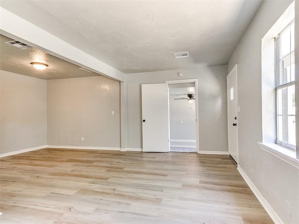 3220 Northeast 14th Place - Photo 4 of 37