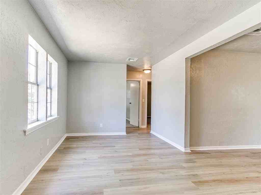 3220 Northeast 14th Place - Photo 5 of 37