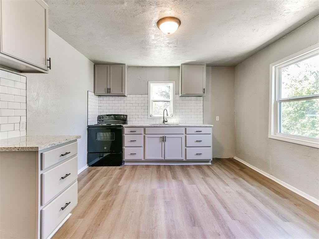 3220 Northeast 14th Place - Photo 6 of 37