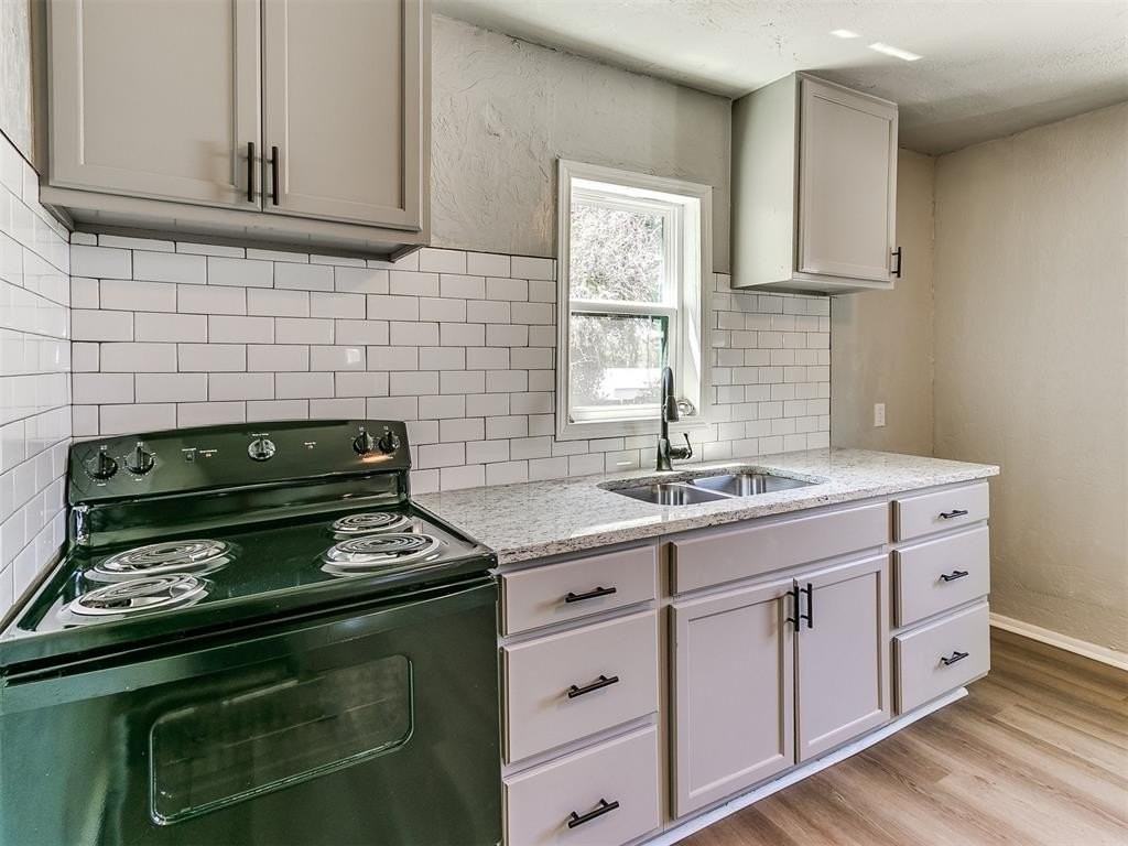 3220 Northeast 14th Place - Photo 7 of 37