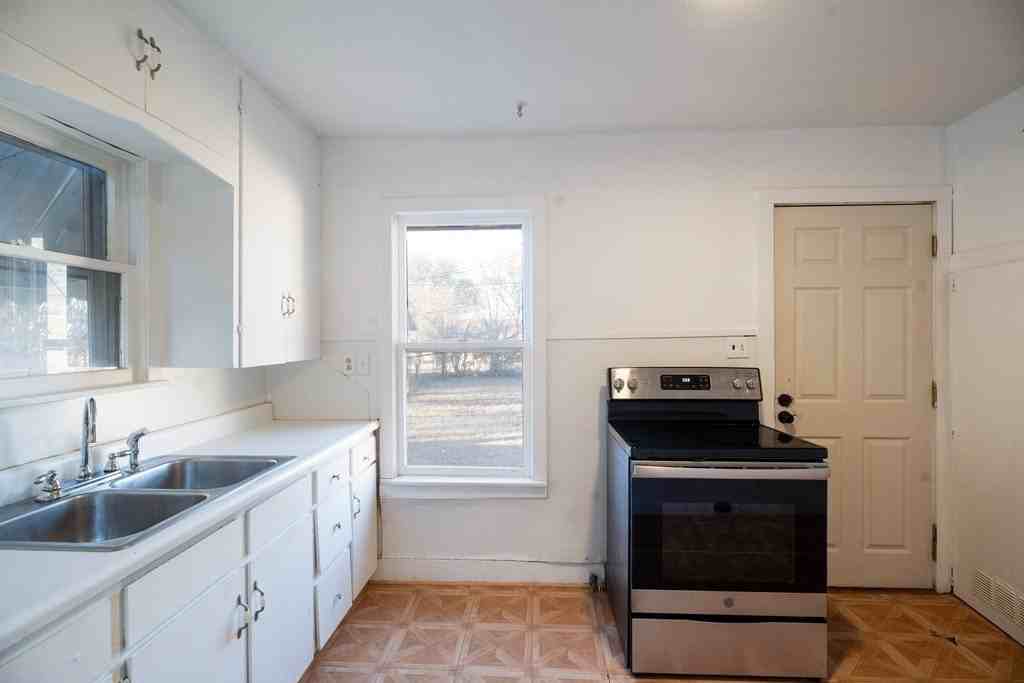 1003 Bluebonnet Ave - Photo 4 of 12