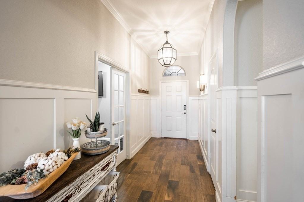 6606 Victory Parkway - Photo 5 of 38