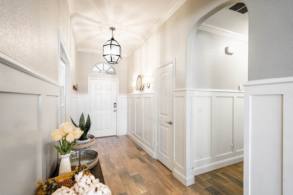 6606 Victory Parkway - Photo 6 of 38