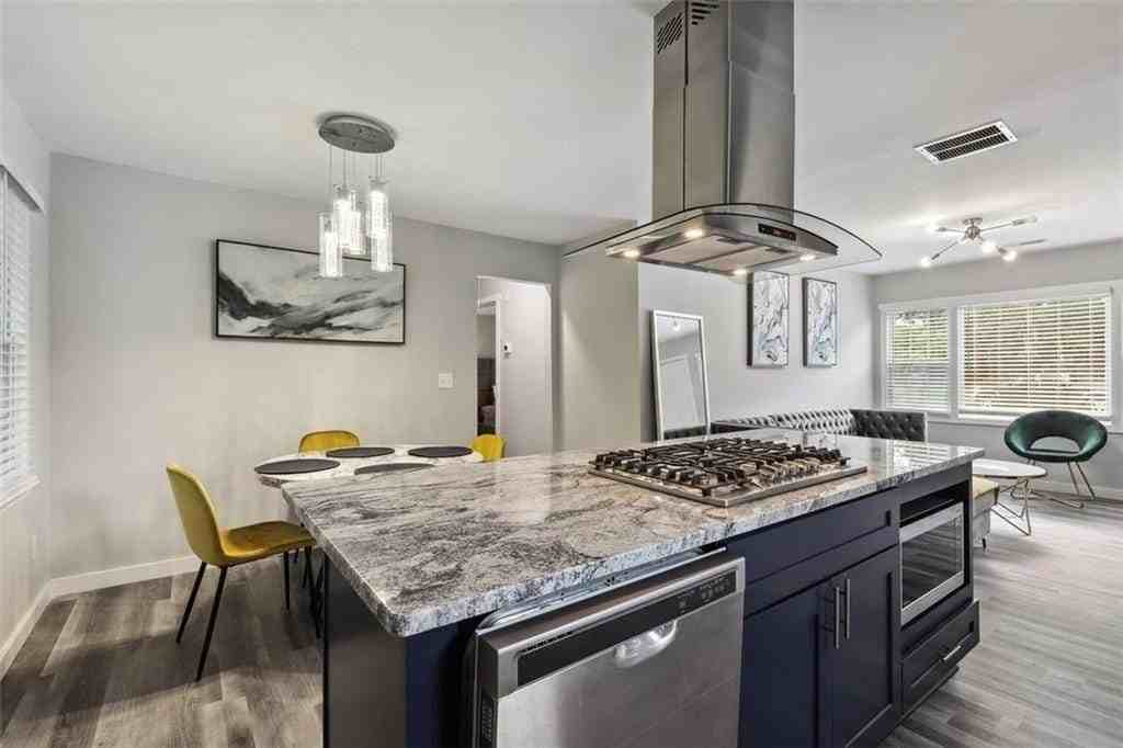 1561 Pontiac Place Southeast - Photo 2 of 16