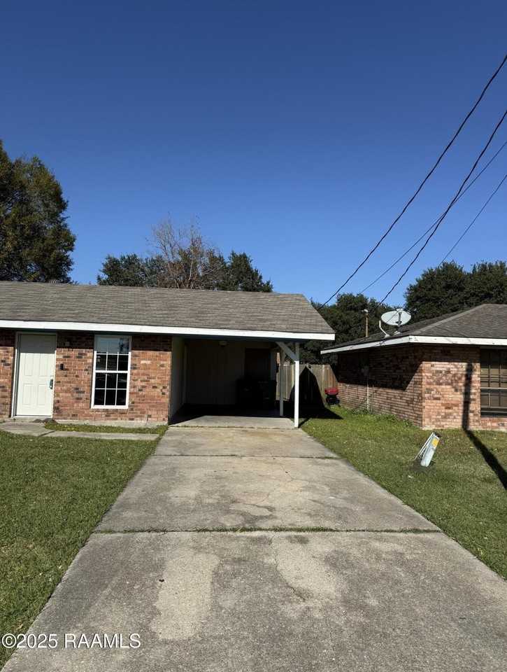 2606 Brenda Drive - Photo 2 of 17