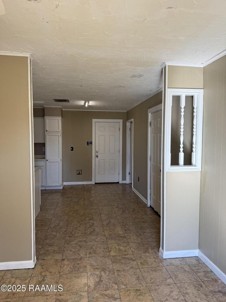 2606 Brenda Drive - Photo 5 of 17