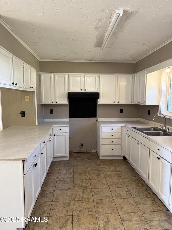 2606 Brenda Drive - Photo 7 of 17