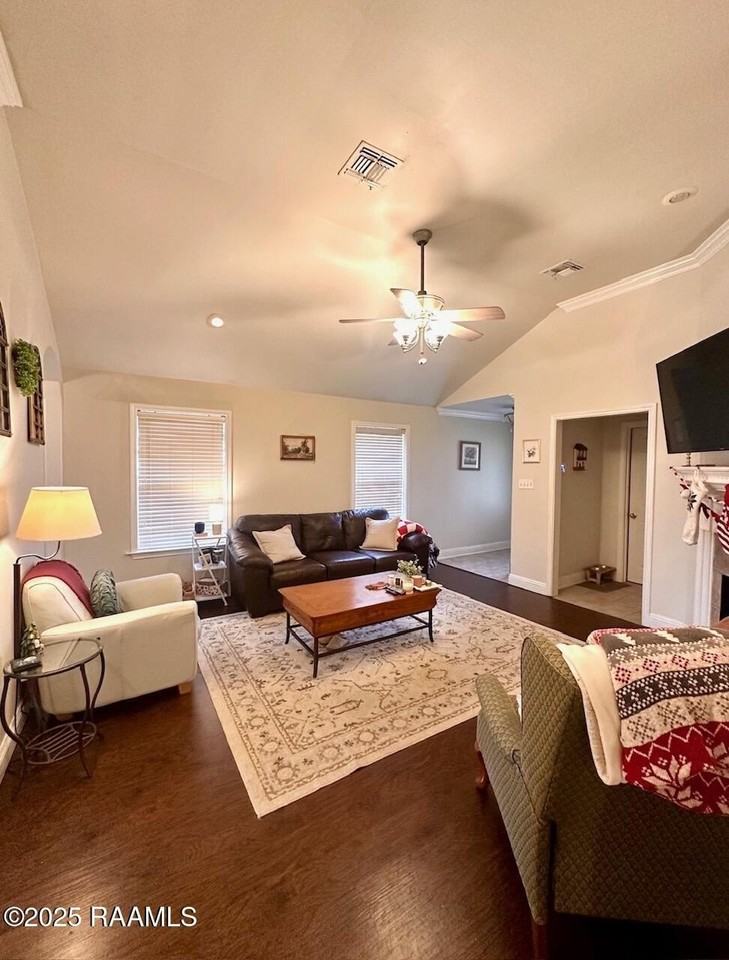 154 La Rue Vil - Photo 3 of 18