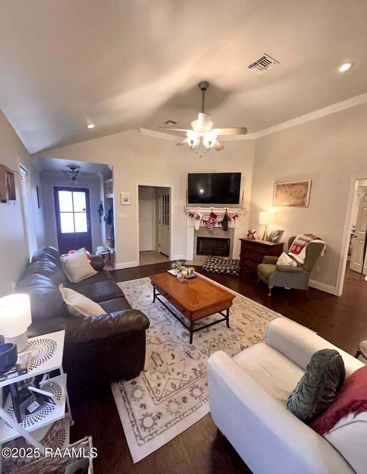 154 La Rue Vil - Photo 4 of 18