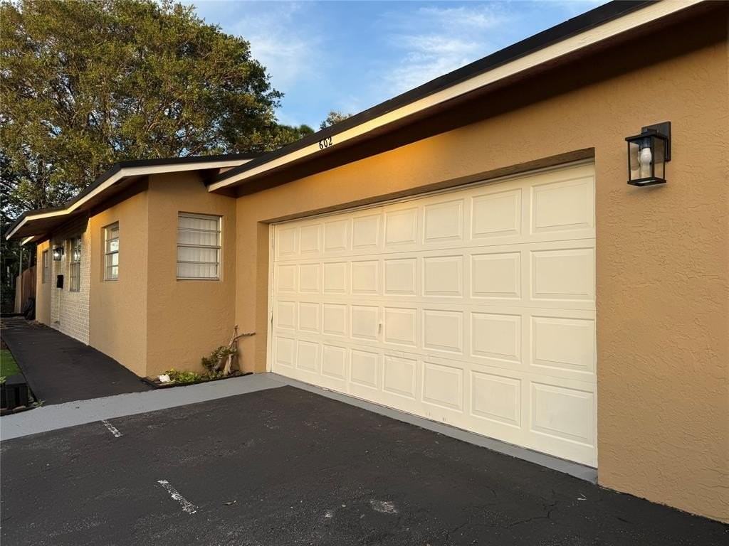 602 Northeast 38th Street - Photo 3 of 31