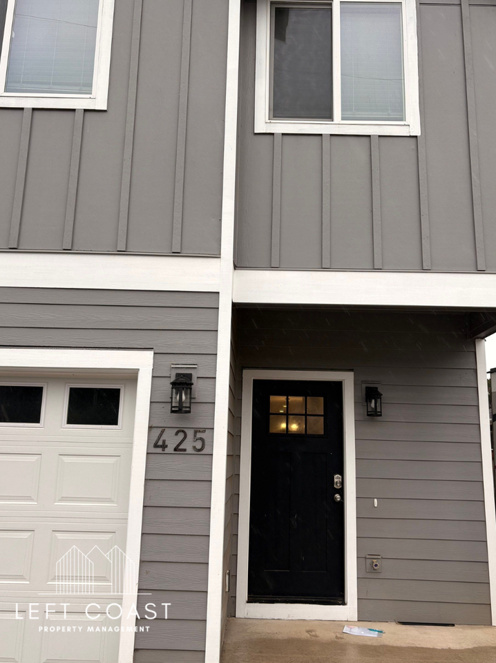 425 Se Inlet Ave #1 - Photo 2 of 16