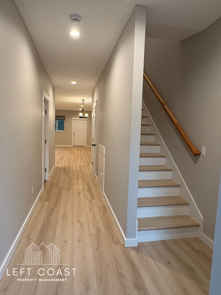 425 Se Inlet Ave #1 - Photo 3 of 16