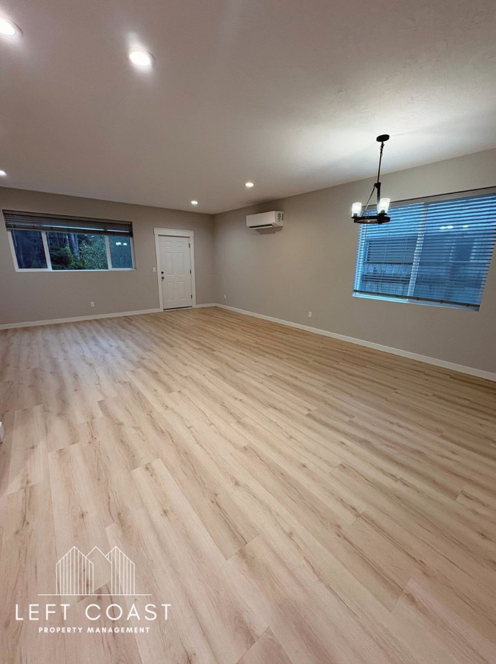 425 Se Inlet Ave #1 - Photo 5 of 16