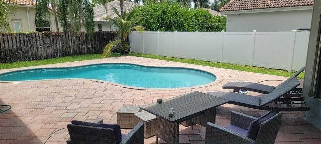 100 Northwest 108th Way - Photo 2 of 11