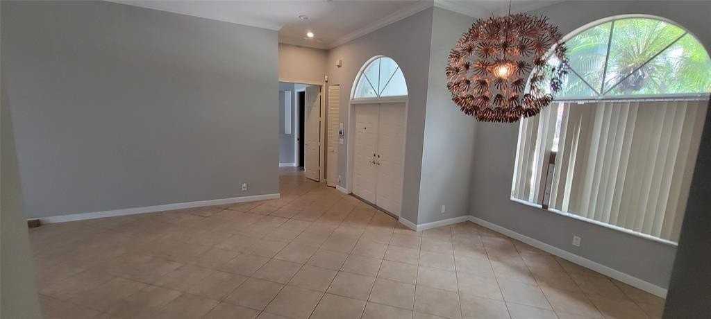 100 Northwest 108th Way - Photo 3 of 11