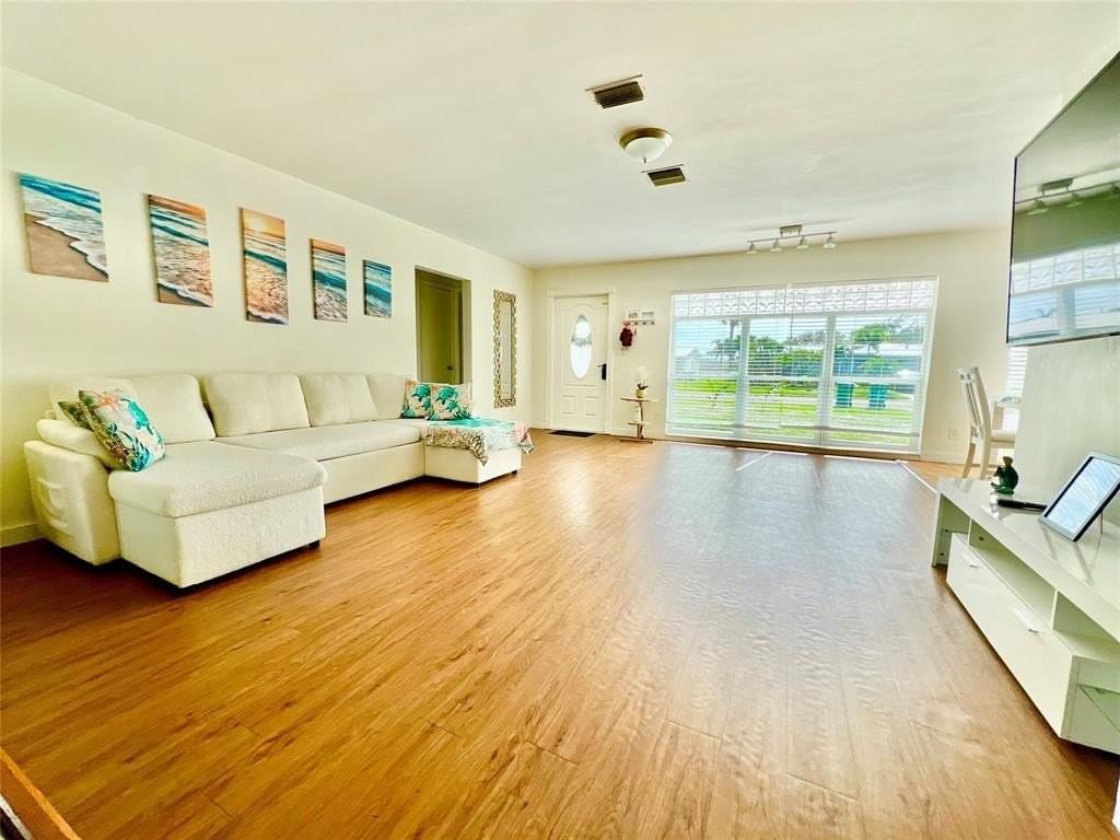 133 Northeast 1st Street - Photo 2 of 27