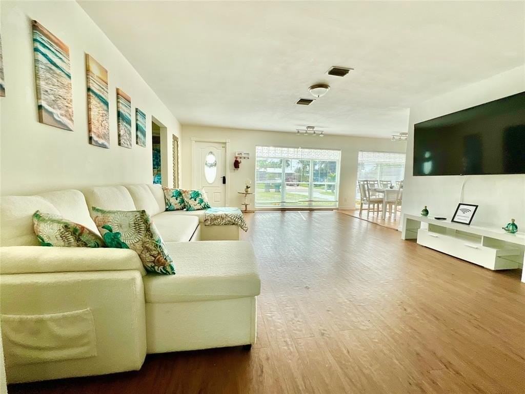 133 Northeast 1st Street - Photo 3 of 27