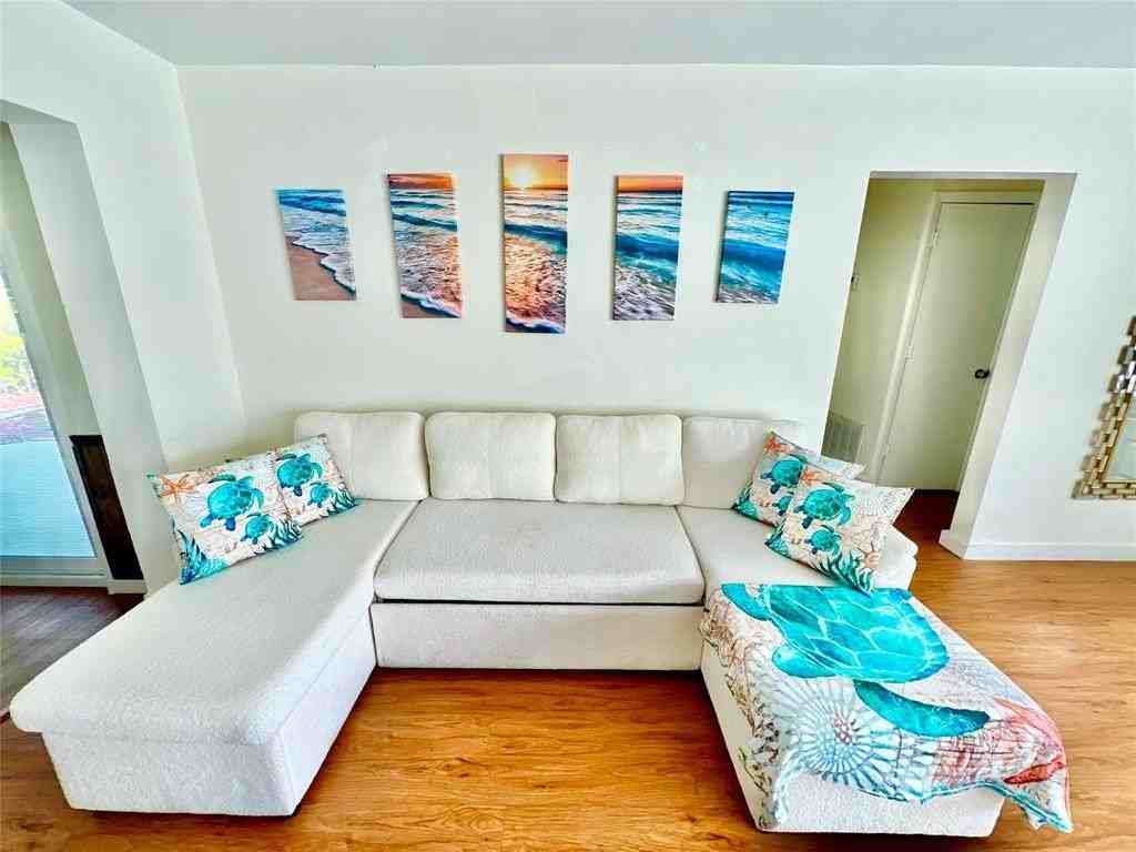 133 Northeast 1st Street - Photo 4 of 27