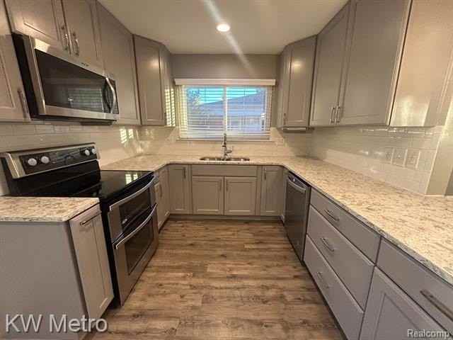 Clawson - Photo 4 of 17