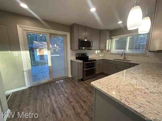 Clawson - Photo 7 of 17