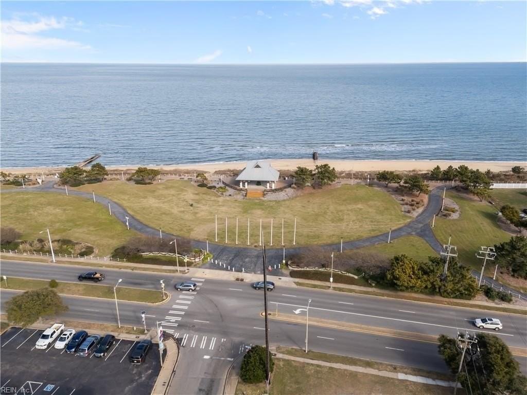 9525 Selby Pl - Photo 4 of 38