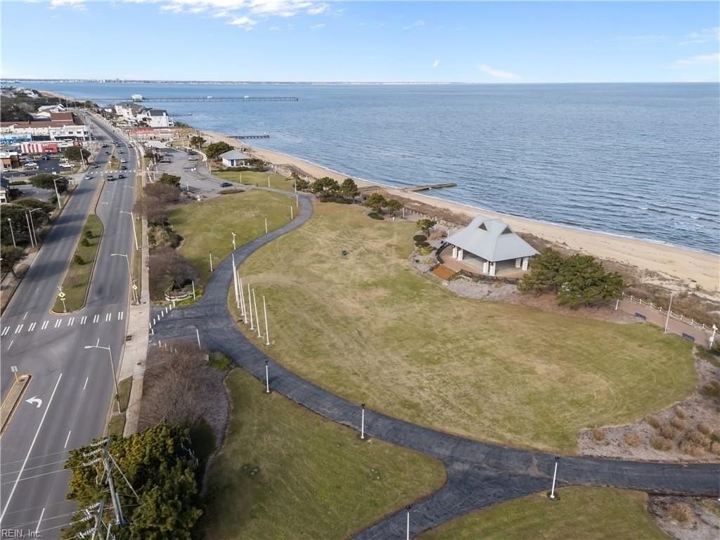 9525 Selby Pl - Photo 5 of 38