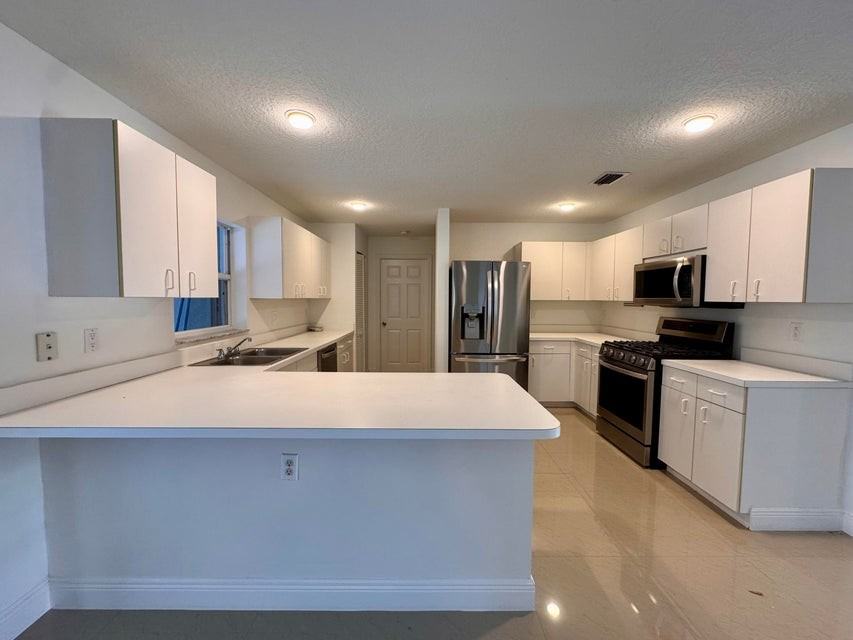 1132 Hatteras Circle - Photo 5 of 8