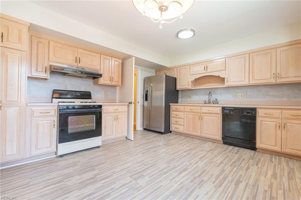 2885 East Point Drive - Photo 6 of 44