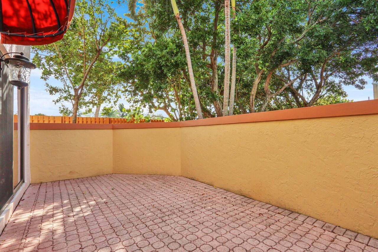 52 Uno Lago Drive - Photo 5 of 26