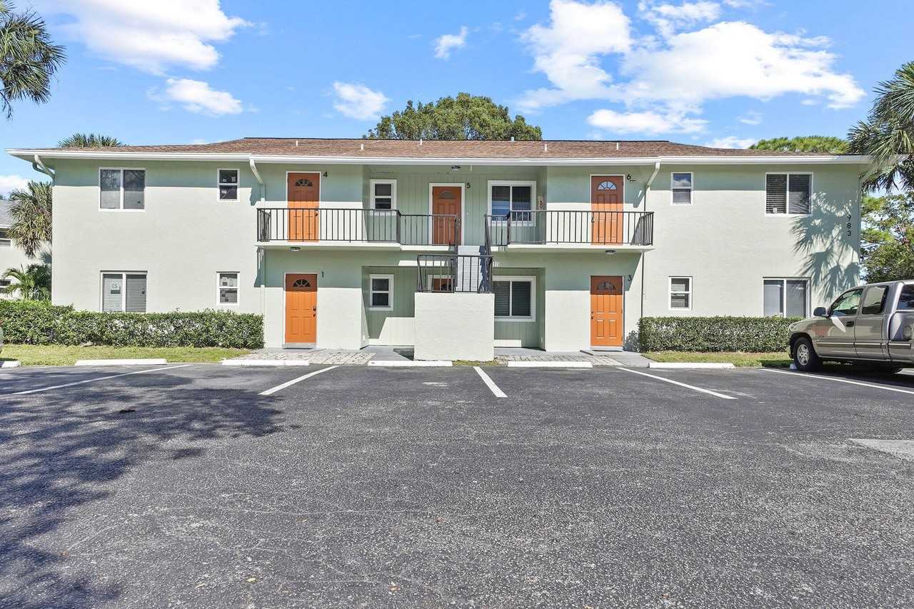 983 Northwest Spruce Ridge Drive #4 - Photo 5 of 50