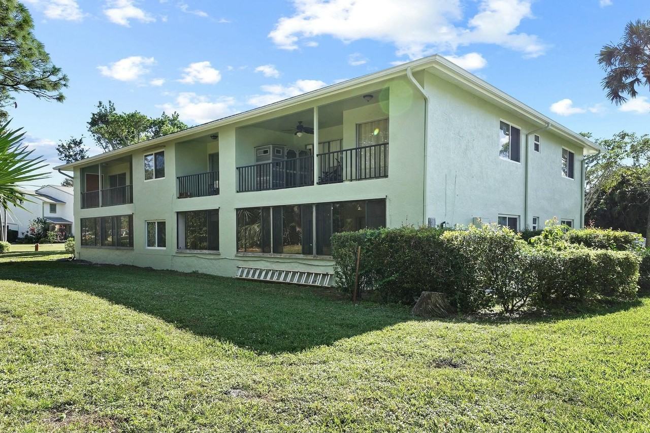 983 Northwest Spruce Ridge Drive #4 - Photo 6 of 50