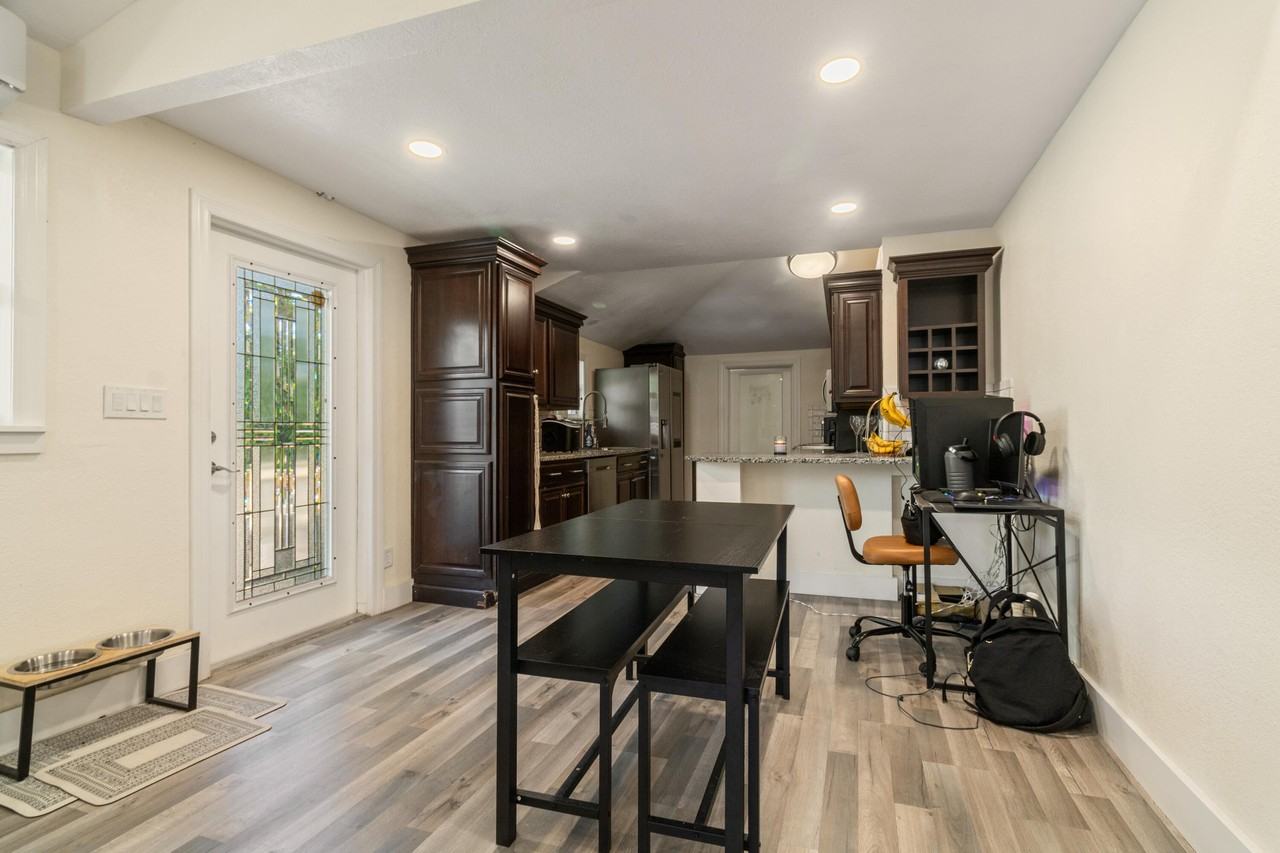 710 South Pine Street - Photo 4 of 12