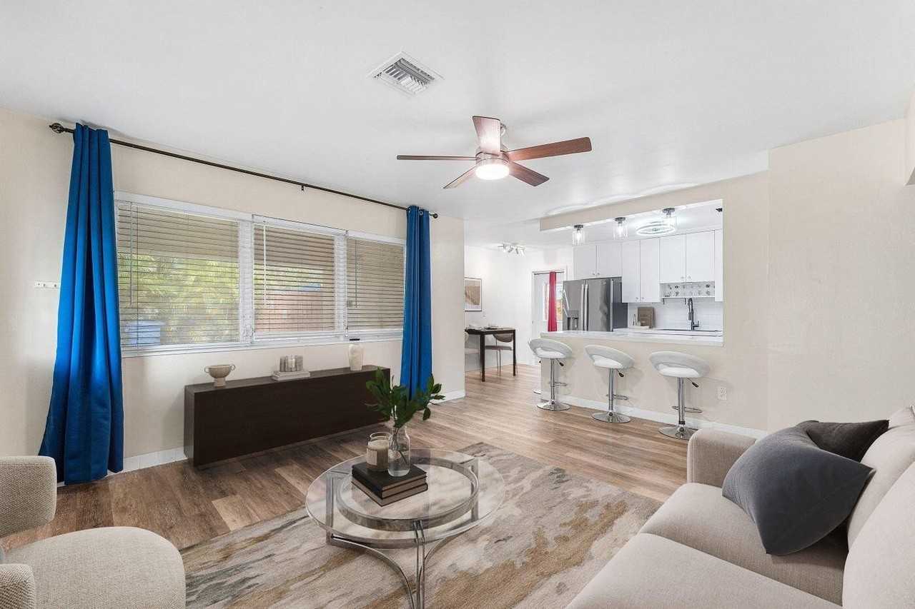 4780 Northeast 8th Terrace - Photo 4 of 19