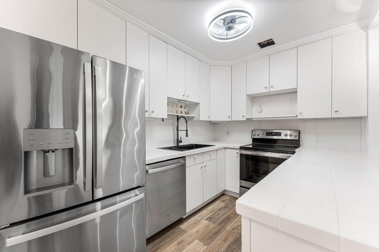 4780 Northeast 8th Terrace - Photo 7 of 19