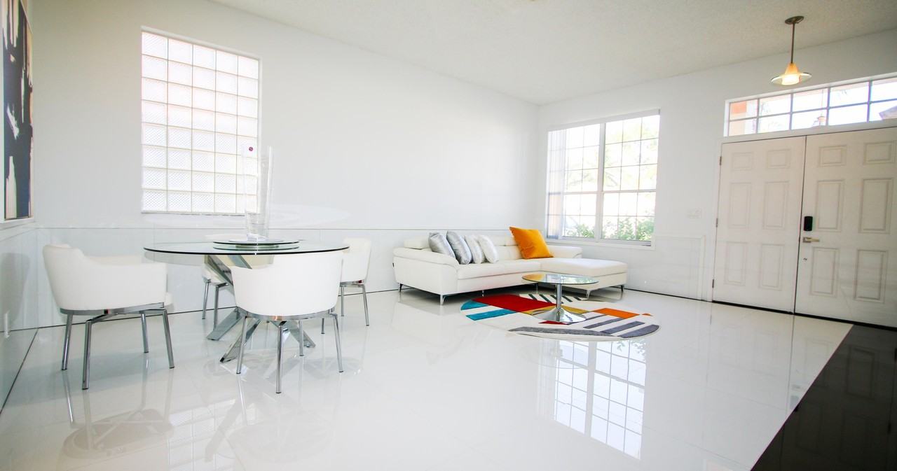 661 Lake Wellington Drive - Photo 3 of 28