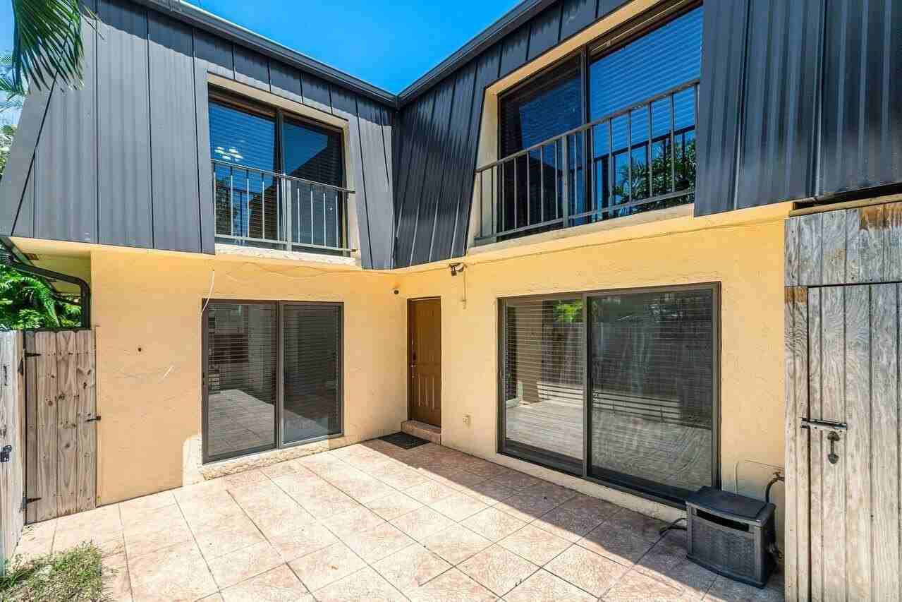 2453 Waterside Drive - Photo 5 of 28