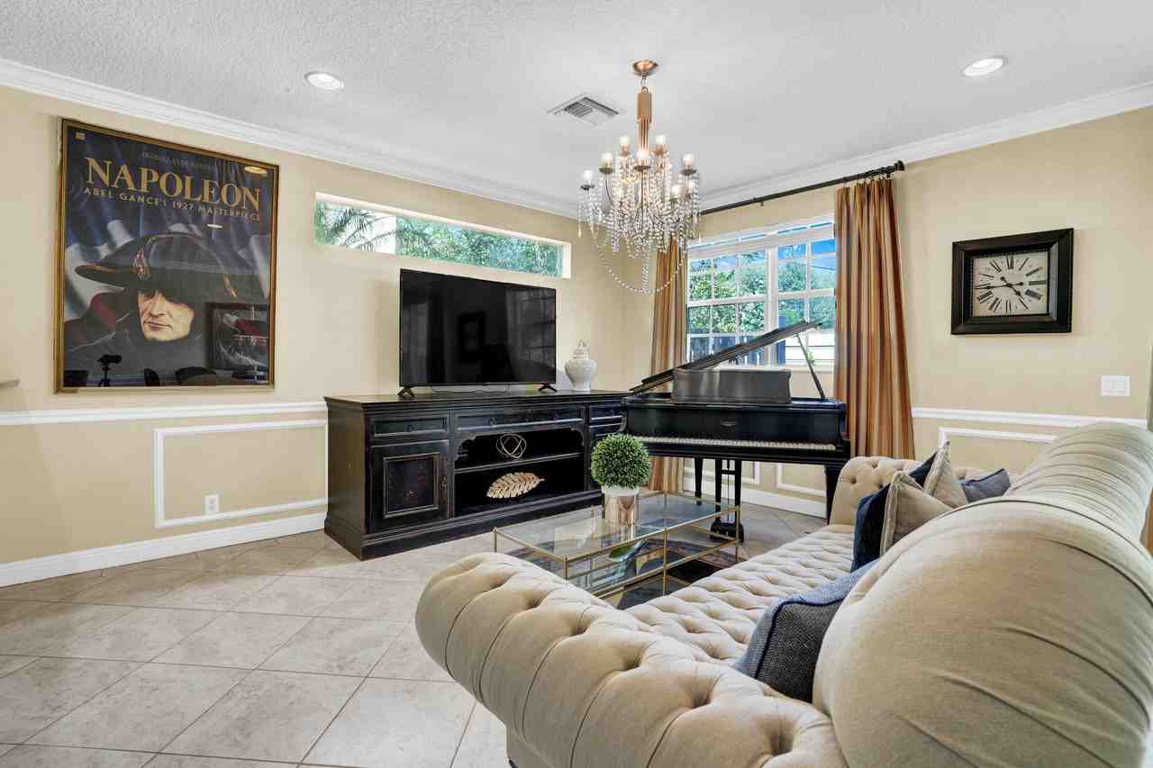 468 Marbella Drive - Photo 5 of 20