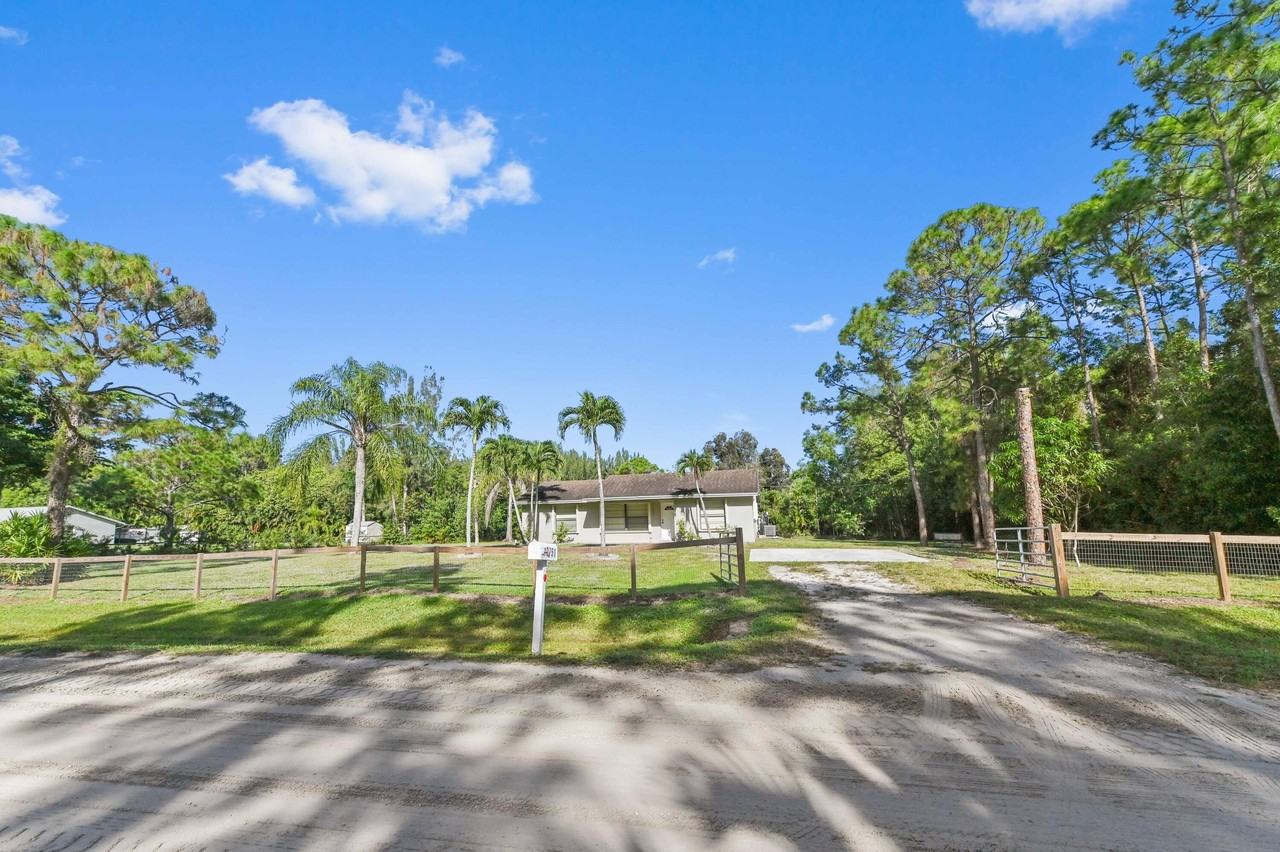 13751 59th Ct N - Photo 2 of 37