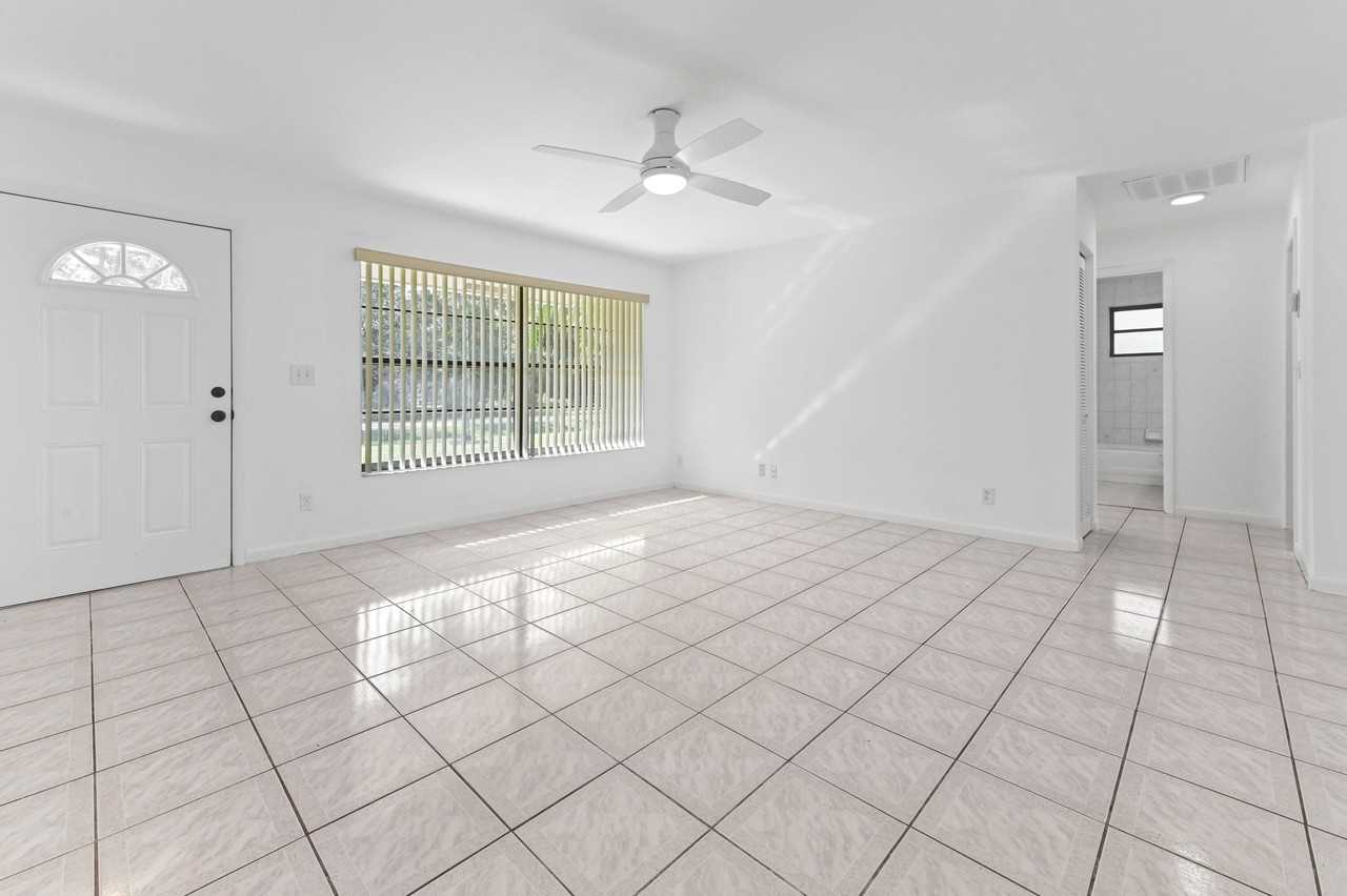 13751 59th Ct N - Photo 5 of 37