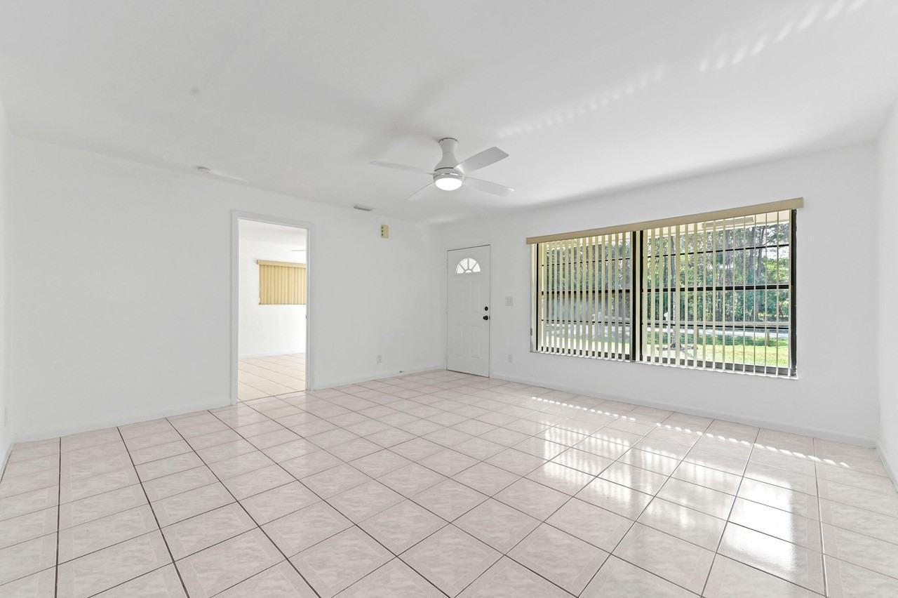 13751 59th Ct N - Photo 6 of 37