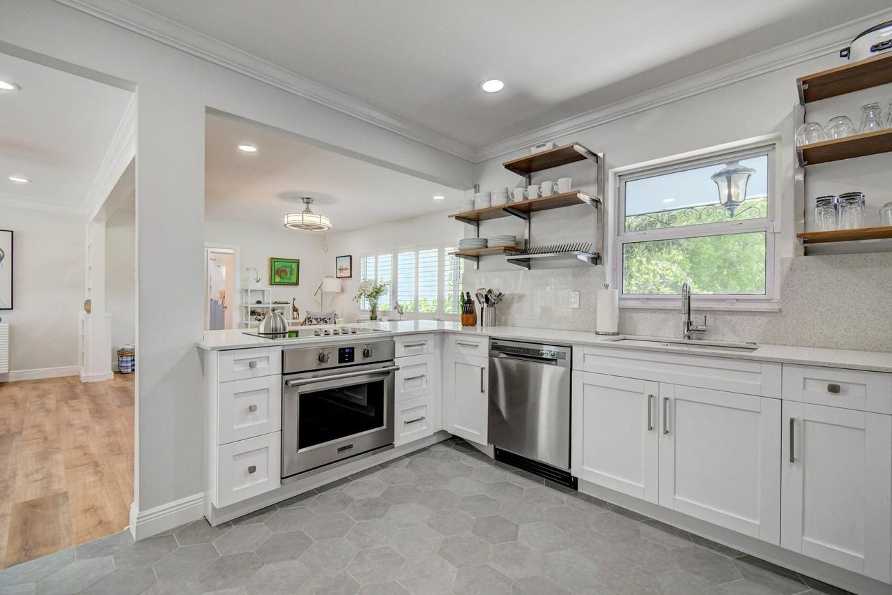 309 Rilyn Drive - Photo 2 of 26