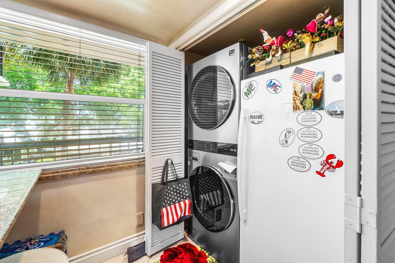 374 Golfview Road #205 - Photo 5 of 35