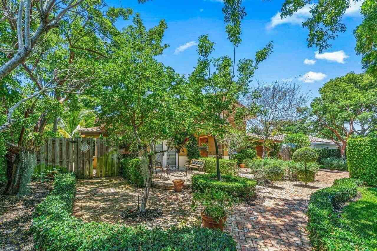 870 Northwest 7th Street - Photo 4 of 37